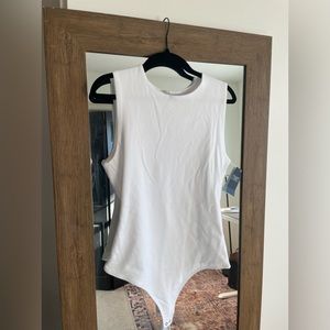 Abercrombie white crew neck body suit NWT - size M